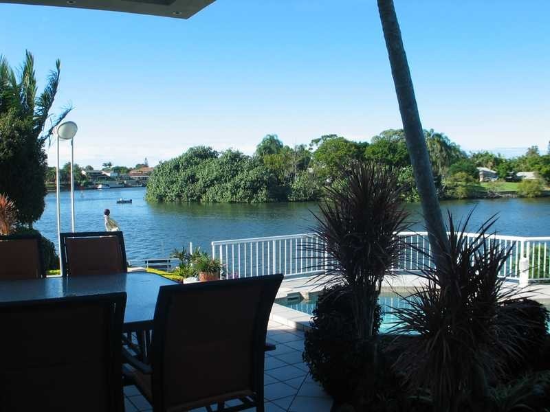 27 Donegal Crescent, Bundall QLD 4217